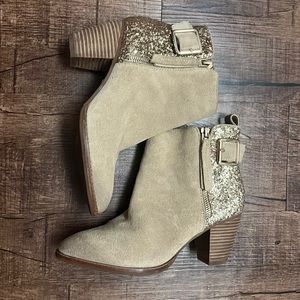 Gianni Bini taupe boots with gold glitter